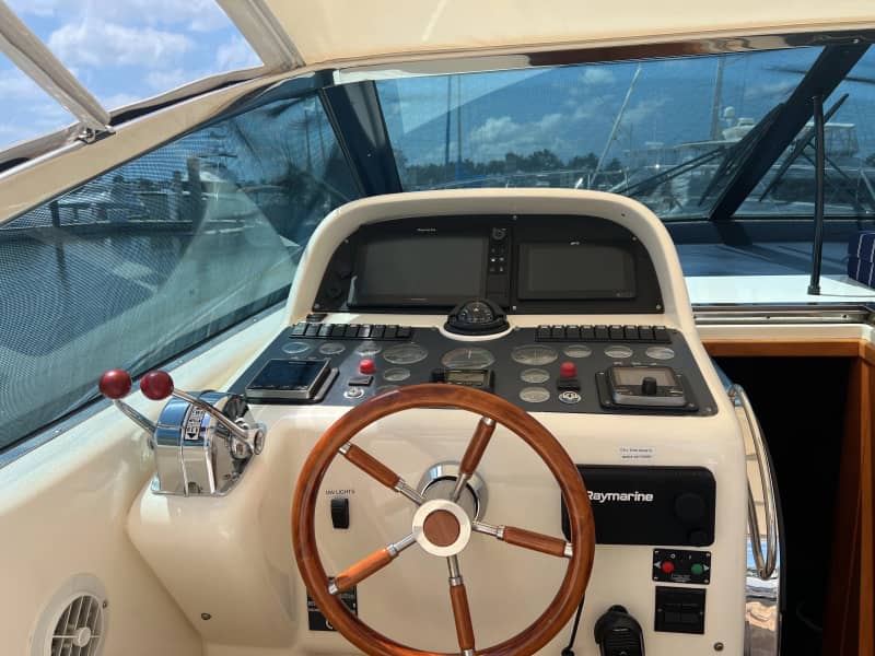 Professional USCG licensed yacht captain in Naples Florida