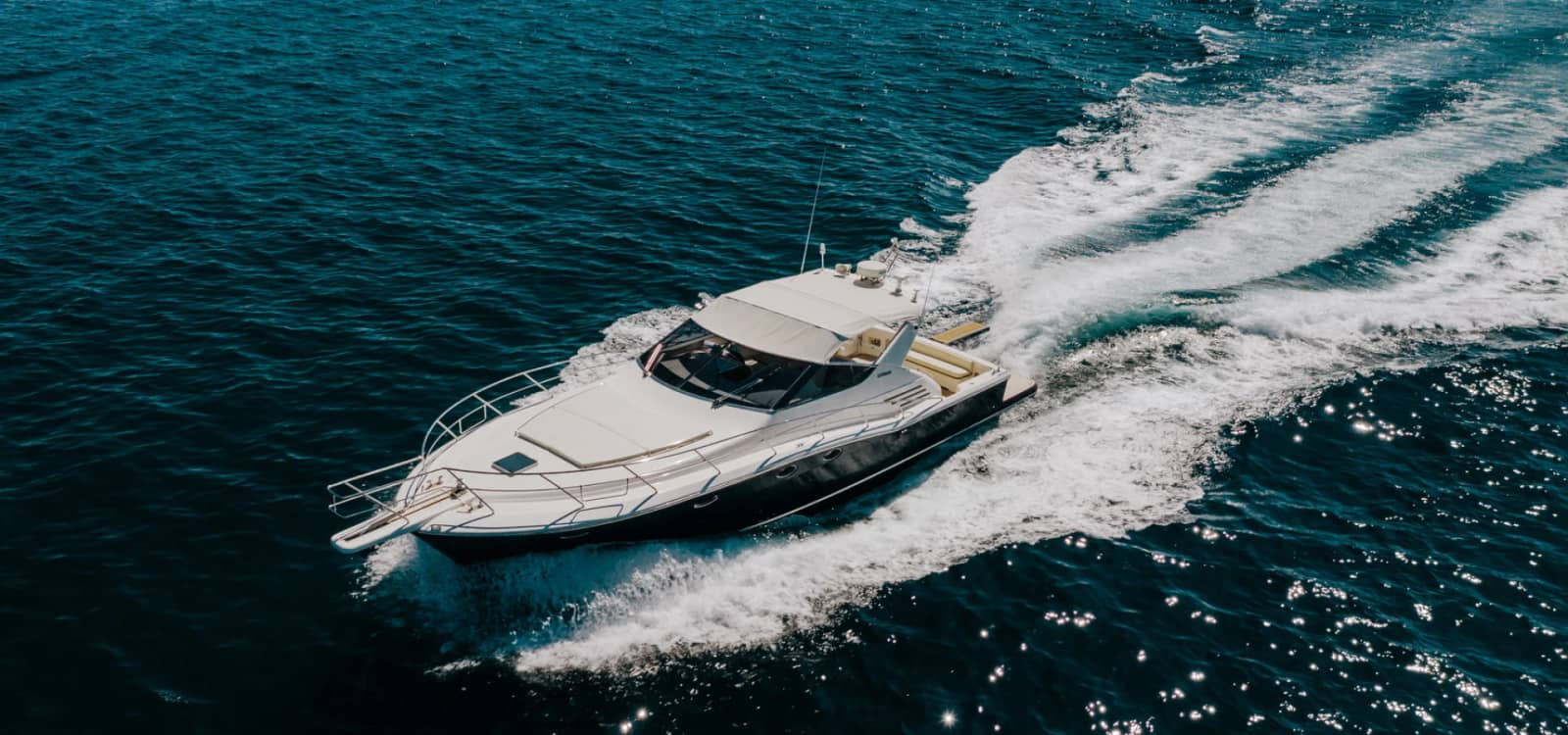 Luxury yacht VERADA in motion on Naples waters