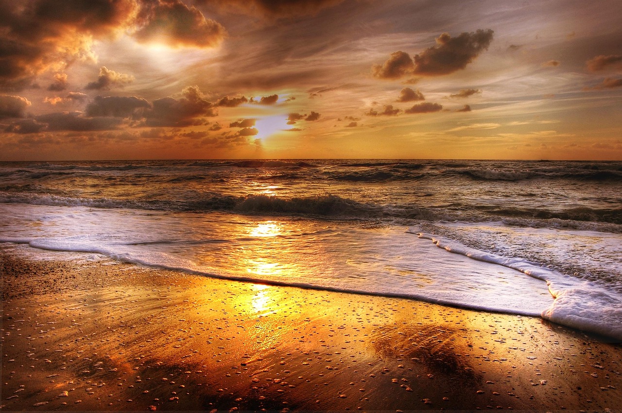Luxury Yacht Charter Naples: The Ultimate Sunset Cruise Experience